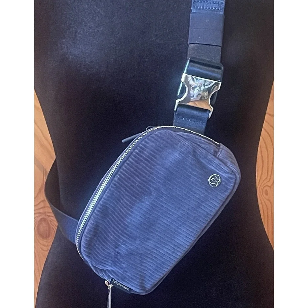 Lululemon Everywhere Belt Bag 1L Navy Blue Corduroy Waist Fanny Pack Crossbody